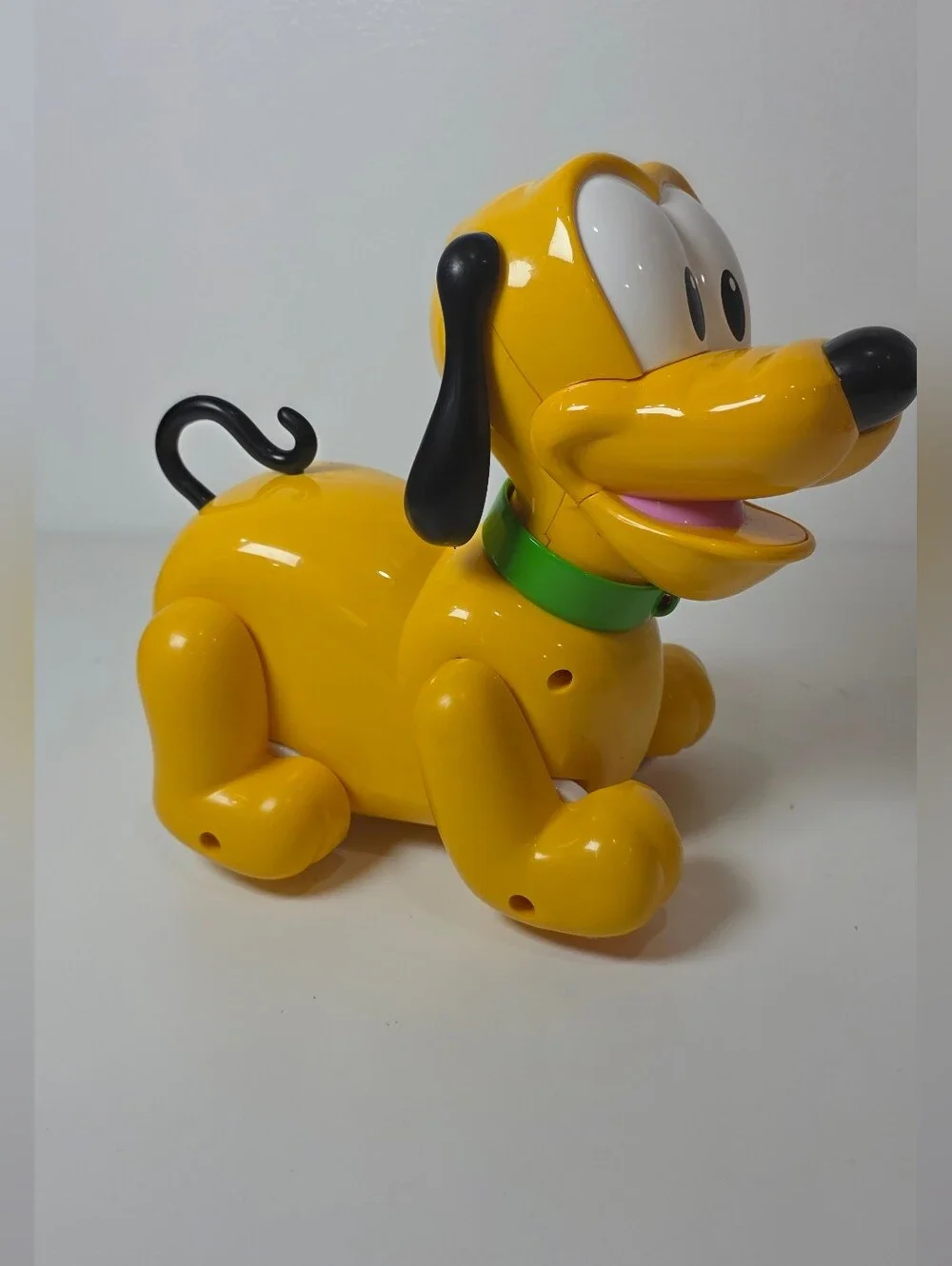 Disney's Animated Pluto pull toy With Bone- Barks and musical